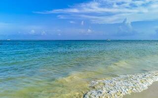 tropicale caraibico spiaggia chiaro turchese acqua playa del Carmen Messico. foto