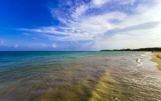 tropicale caraibico spiaggia chiaro turchese acqua playa del Carmen Messico. foto