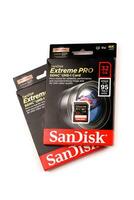 Kharkov, Ucraina - gennaio 12, 2021 sandisk estremo professionista sdhc 32 GB nuovo memoria carta per foto e video registrazione dispositivi