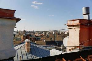 vista del paesaggio urbano sui tetti di st. pietroburgo. vista sui tetti foto