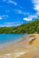 grande isola tropicale ilha grande praia de palmas beach brasile.