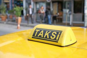 Taxi auto nel il strada nel Istanbul foto