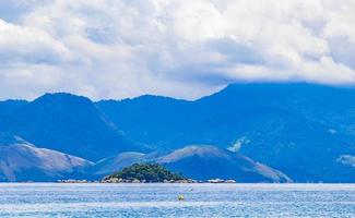 isole tropicali a ilha grande in angra dos reis brasile. foto