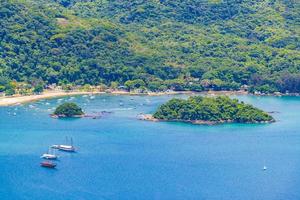 grande isola tropicale ilha grande abraao beach panorama brasile. foto