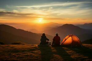 ai generato tenda lato bonding coppia sguardi a panoramico tramonto su montagnoso scappa foto