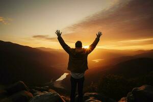 ai generato trionfante momento positivo uomo celebra con sollevato braccia a tramonto foto