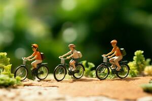 ai generato pedalare gioia miniatura persone su biciclette con un' verde bokeh fondale foto