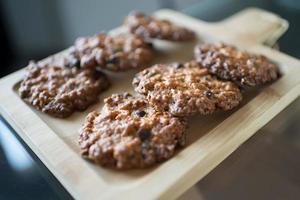 biscotti deliziosi e salutari con farina d'avena, semi di zucca e gocce di cioccolato foto