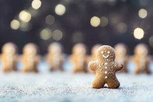 ai generato festivo Pan di zenzero uomo biscotto con cacao spruzzo su di legno tavolo, sfocato luci sfondo foto