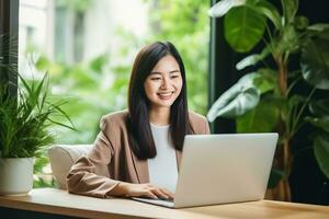 ai generato donna d'affari Lavorando e comunicare nel il computer portatile o incontro con cliente su il tabella.ai generato foto