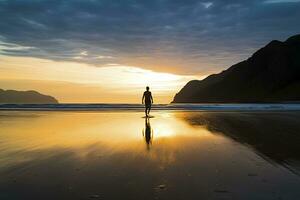 ai generato un' persona a piedi su il spiaggia a tramonto. ai generato. foto