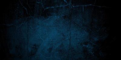 muro incrinato blu scuro spaventoso per lo sfondo foto