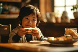 ai generato un' giovane bambino sorridente mentre mangiare un' crostini foto