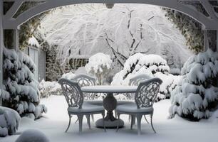 ai generato bianca terrazza e giardino tavolo con mobilia coperto con neve nel inverno, foto