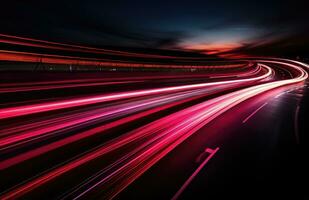 ai generato un' lungo esposizione tiro di automobili in partenza un' rosso leggero pista su il nero autostrada foto