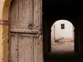 un' porta per un' edificio foto