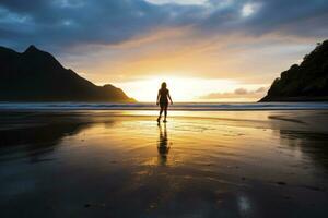 ai generato un' persona a piedi su il spiaggia a tramonto. ai generato. foto