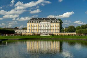 il augustusburg palazzo bruhl Germania su soleggiato estate giorno foto