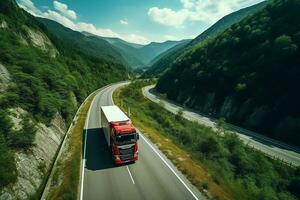 ai generato carico camion su il autostrada. carico consegna guida su asfalto strada attraverso il montagne. visto a partire dal il aria. aereo Visualizza paesaggio. fuco fotografia. foto