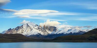 Cuernos del paine e il torre, torres del paine nazionale parco, cileno patagonia, chile foto