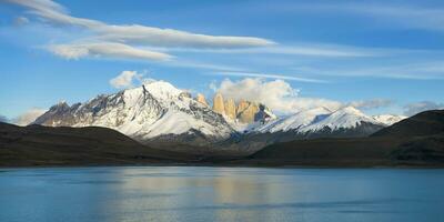 Cuernos del paine e amarga laguna, torres del paine nazionale parco, cileno patagonia, chile foto