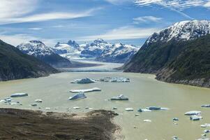 glaciale lago con piccolo iceberg galleggiante, laguna san Raffaele nazionale parco, aysen regione, patagonia, chile foto