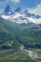 castillo montagna gamma e ibanez fiume largo valle visto a partire dal il Pan Americano autostrada, aysen regione, patagonia, chile foto