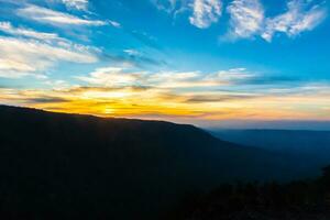 pha sordo dai scogliere di il khao yai nazionale parco nel Tailandia foto