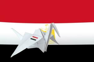 Egitto bandiera raffigurato su carta origami gru ala. fatto a mano arti concetto foto