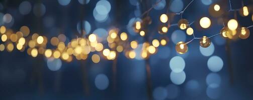 ai generato vacanza illuminazione e decorazione concetto, Natale ghirlanda bokeh luci al di sopra di buio blu sfondo. ai generato foto