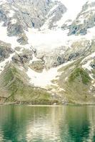 Katora lago Kumrat Valley bellissimo paesaggio vista sulle montagne foto