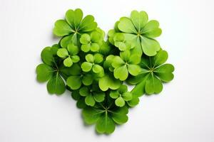 ai generato verde trifoglio le foglie su bianca sfondo. San Patrizio giorno, contento st patricks giorno decorazione concetto fatto a partire dal trifoglio, ai generato foto