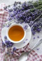 tazza di tè alla lavanda foto