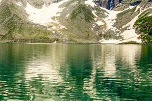 Katora lago Kumrat Valley bellissimo paesaggio vista sulle montagne foto