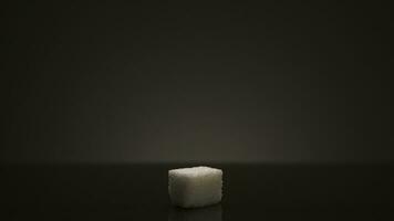 singolo cubo di zucchero isolato su buio grigio sfondo. azione filmato. vicino su di un' bianca zucchero cubo in piedi nel il ombra con luminosa leggero splendente Poi. foto