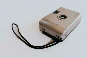 argento colore tasca telecamera isolato su bianca sfondo. foto