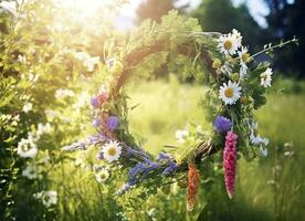 ai generato rustico fiori selvatici ghirlanda su un' soleggiato prato. estate solstizio giorno, mezza estate concetto. generativo ai foto