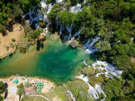 aereo Visualizza di Kravica cascata nel bosnia e erzegovina. il Kravica cascata è un' perla di il erzegovina paesaggio. esso è un' unico naturale bellezza nel il trebizat fiume. oasi nel pietra. foto