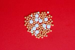 assortito farmaceutico medicina pillole, compresse e capsule. foto