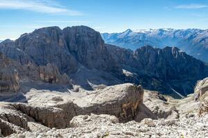 Visualizza di il montagna picchi brenta dolomiti. trentino, Italia foto