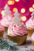 ai generato Natale cupcakes o muffin con rosa crema, al di sopra di il bokeh luci sfondo foto