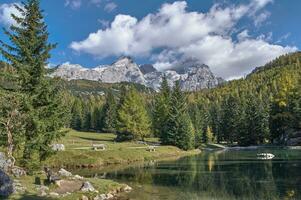 idilliaco montagna lago vicino per filzmoos, Salisburgo terra, austria foto