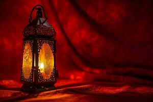 ai generato rosso ornamentale Arabo lanterna raggiante a notte invito per musulmano santo mese Ramadan kareem foto