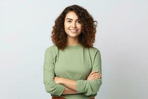 ai generato ritratto di un' bellissimo giovane donna sorridente su isolato sfondo generativo ai foto