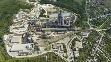 fabbrica per il produzione e preparazione di edificio cemento. cemento industria. foto