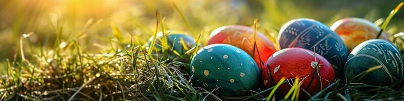 ai generato bandiera vivace Pasqua uova annidato nel un' illuminata dal sole nido, Perfetto per primavera vacanza temi, Pasqua sfondi, e festivo saluto carte foto