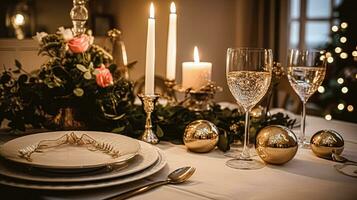 ai generato festivo Data notte tablescape idea, cena tavolo ambientazione per Due e Natale, nuovo anno, san valentino giorno arredamento, inglese nazione casa messa in piega foto