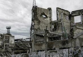 distrutto edifici di il laboratorio di il azovstal pianta nel mariupol Ucraina foto