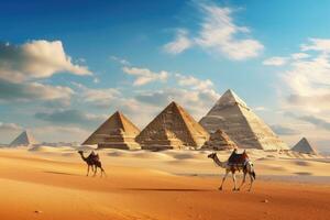 ai generato il piramidi di Giza e cammelli nel il deserto di Egitto, piramidi Giza Cairo nel Egitto con un' cammello caravan panoramico panoramico Visualizza, ai generato foto