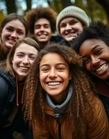 ai generato un' gruppo di giovane adulti sorridente all'aperto generato di ai foto